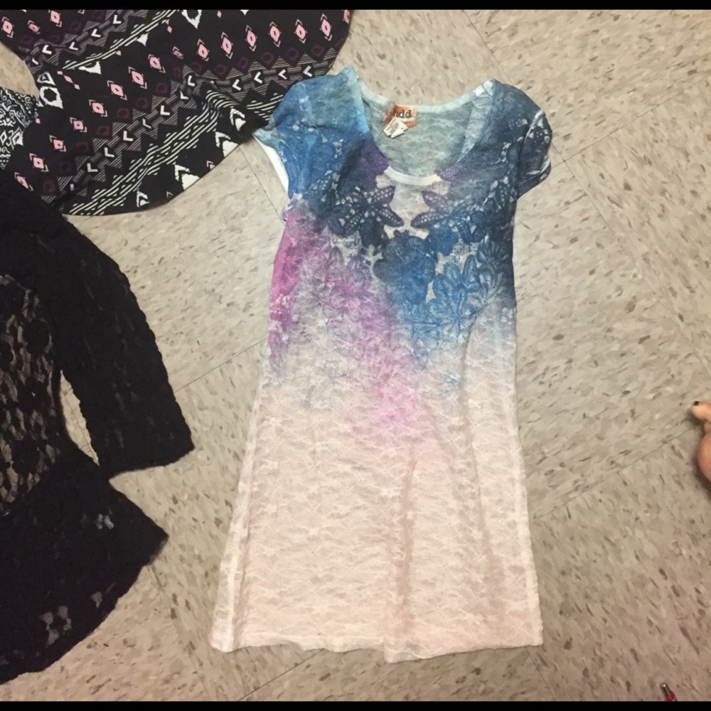 Tops - Picture 4 of 4