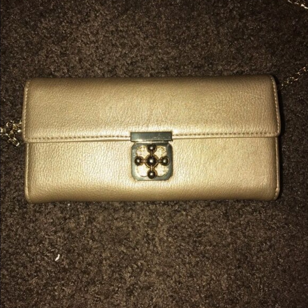 Gold clutch