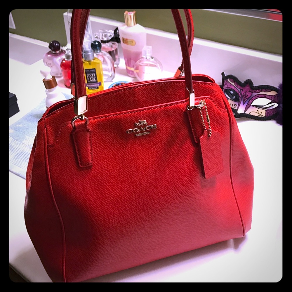 Red Coach handbag..Beautiful! 💯 A!🌹