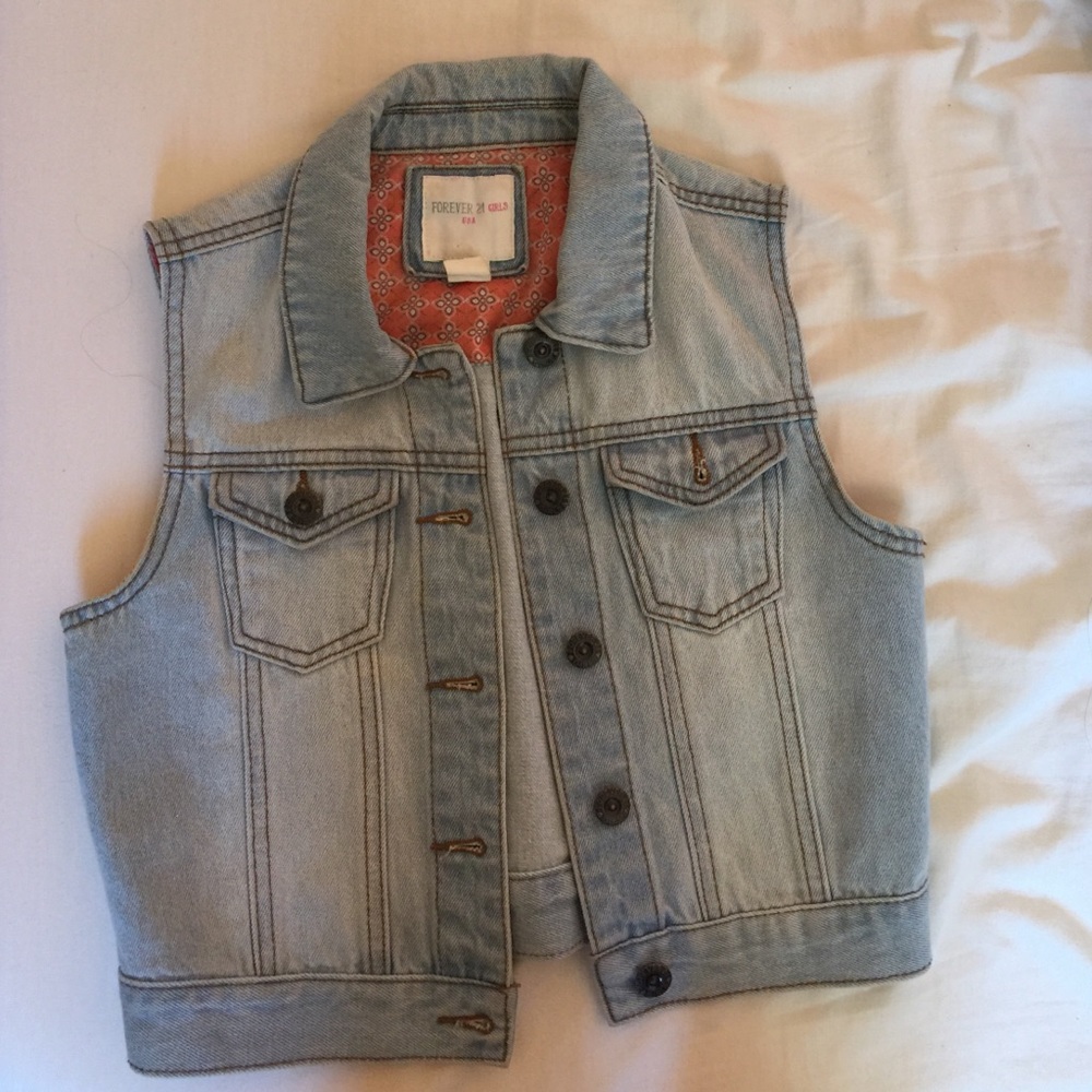 Cropped light wash denim vest