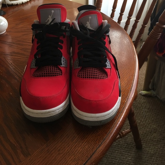 Air Jordan 4 "fire red" sz 9 condition 9/10 - Picture 2 of 4
