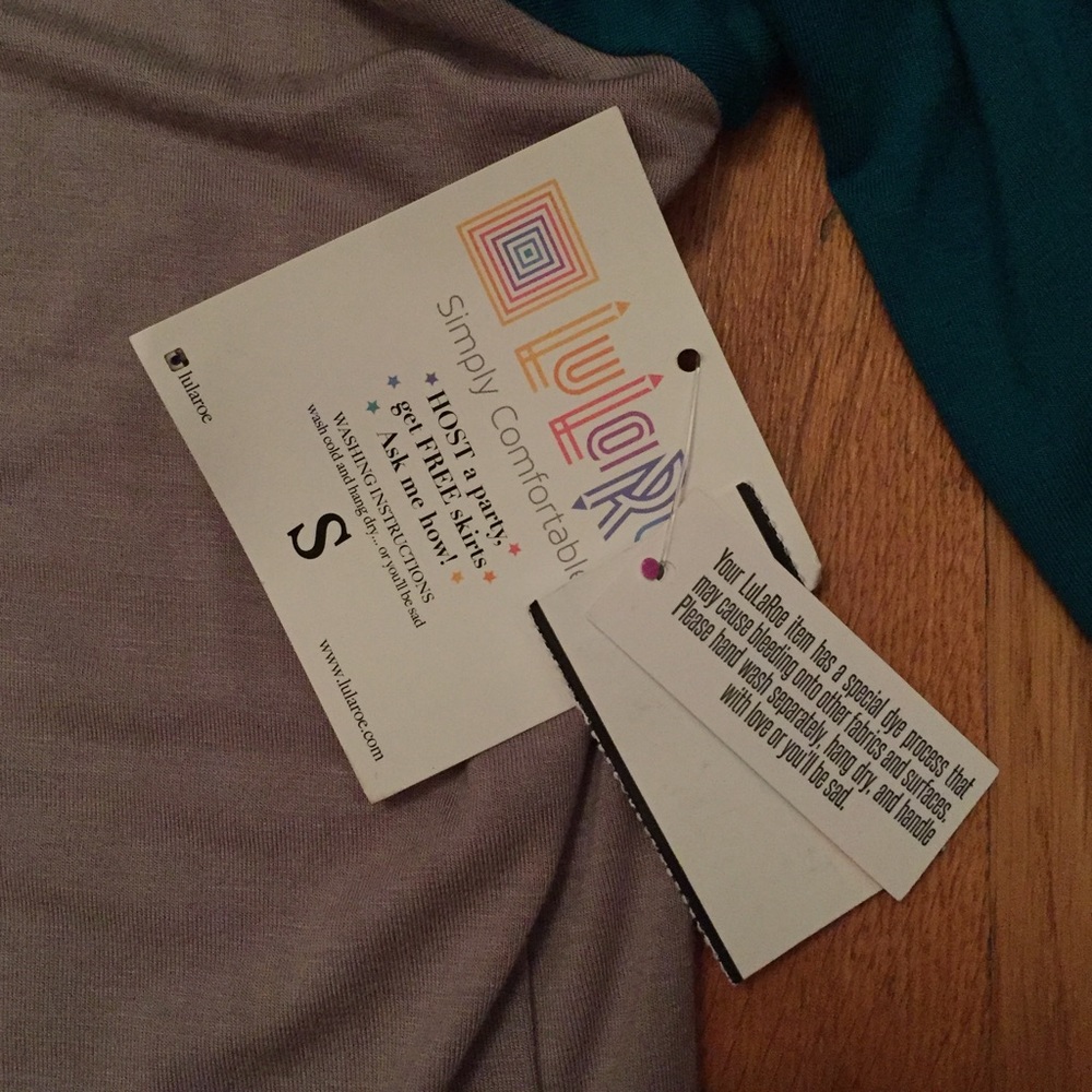 Small LuLaRoe Randy Top - Picture 2 of 3