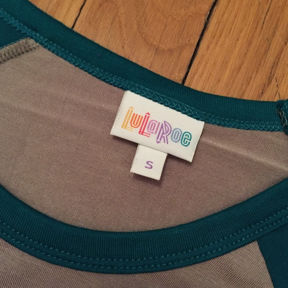 Small LuLaRoe Randy Top - Picture 3 of 3
