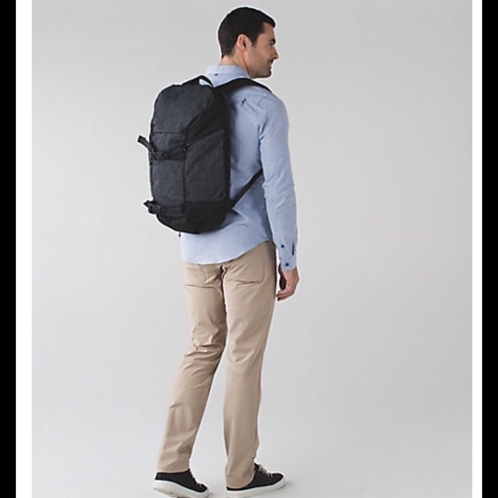 Lululemon Sojurn Backpack - excellent condition