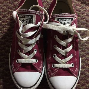 Maroon converse