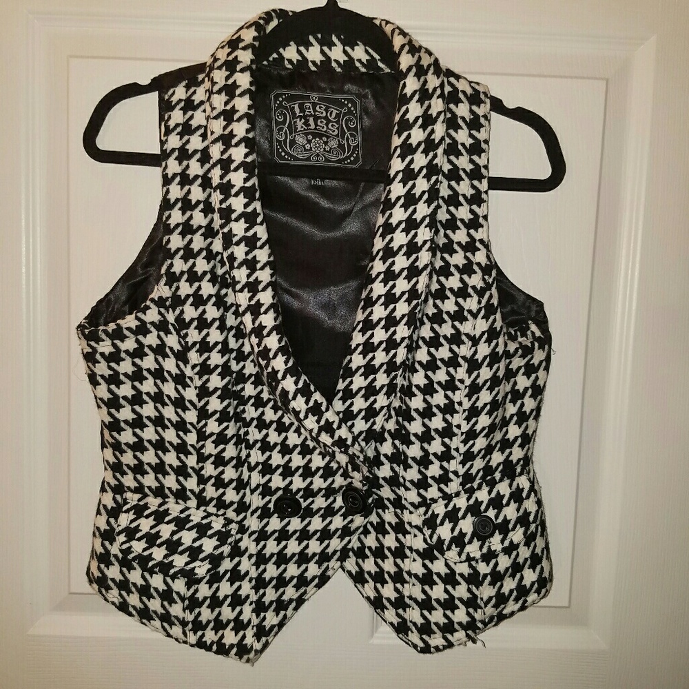 Vintage Black and White Vest ??