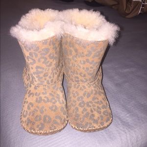 Baby girl Leopard uggs !! Brand new no tag.
