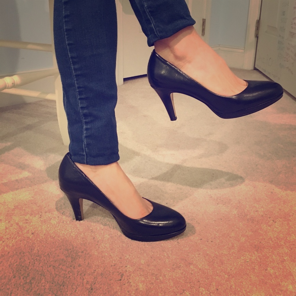 Nine West black dress pumps