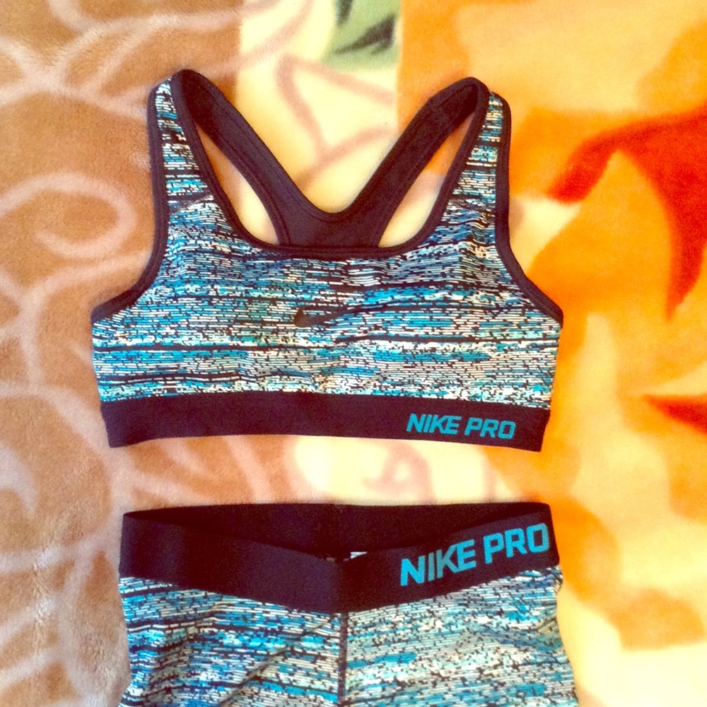 NIKE PRO Sports Bra - Picture 1 of 5