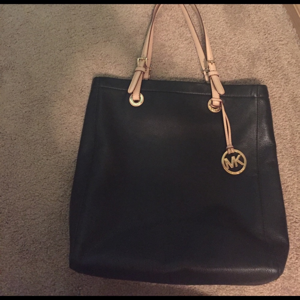 ❤ SALE!! Michael Kors Tote