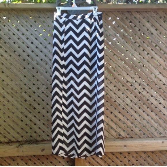 Forever 21 Dresses & Skirts - F21 chevron maxi skirt size M