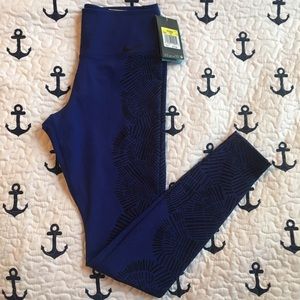 Nike Legendary Tight Fit Leggings