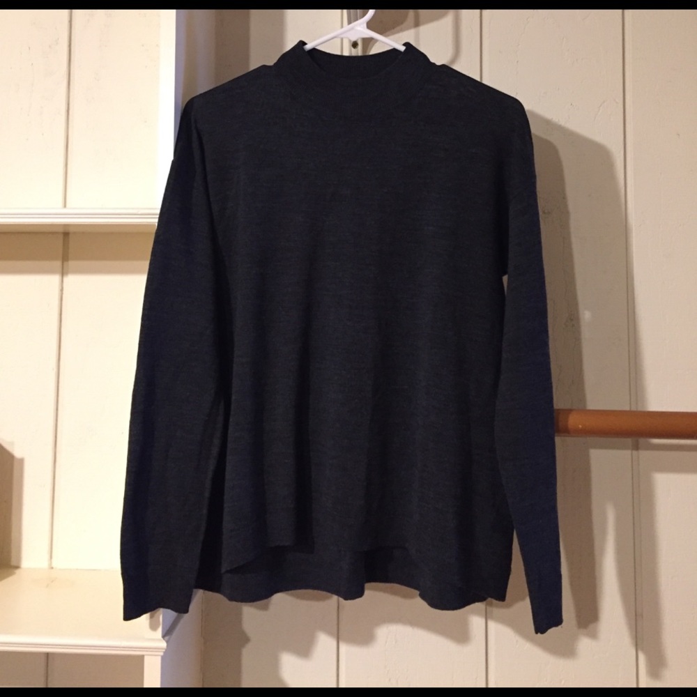 Uniqlo turtleneck sweater