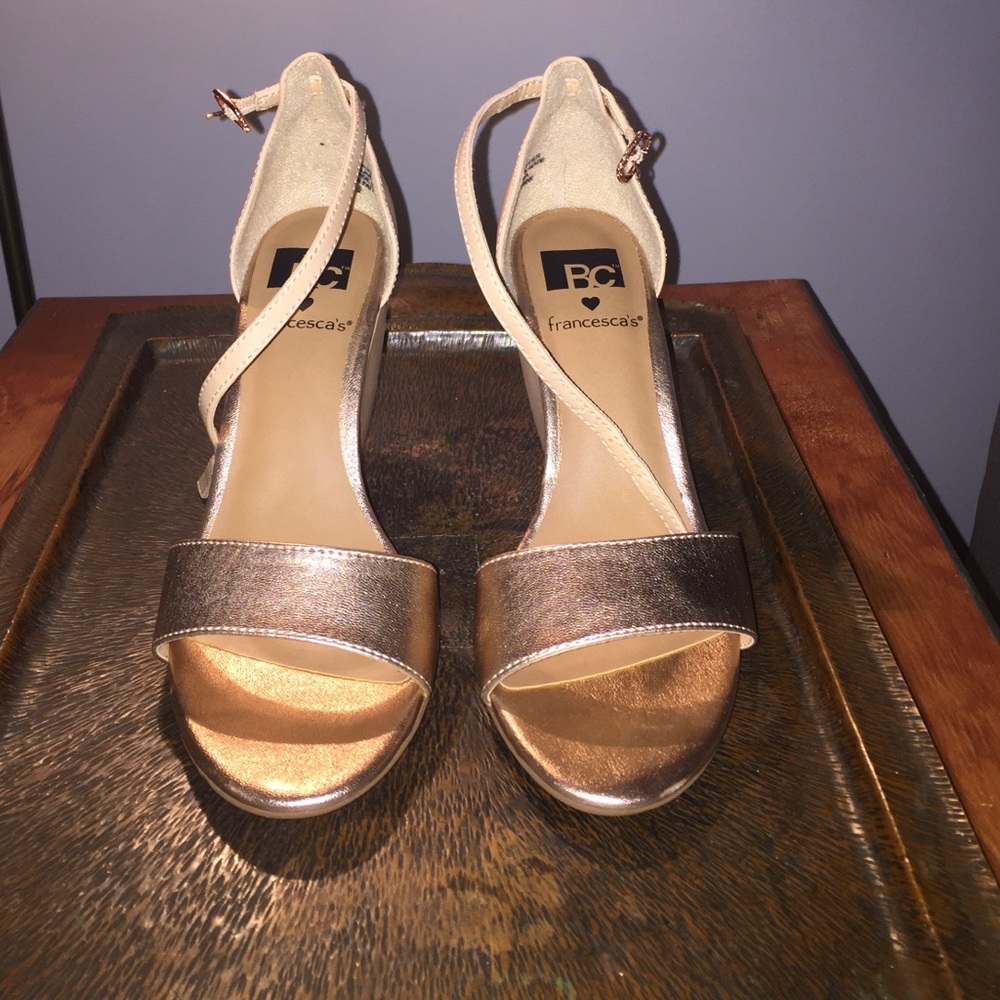 Nude/metallic wedge shoes