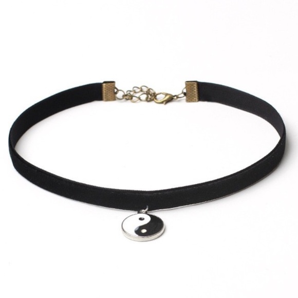 Jewelry - BRAND NEW! Black choker w/ ying yang symbol!