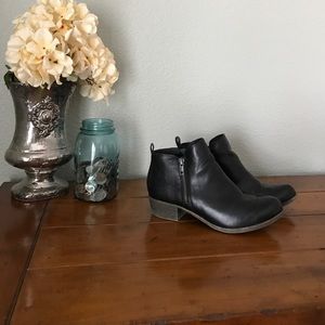Dunes size 9 black booties