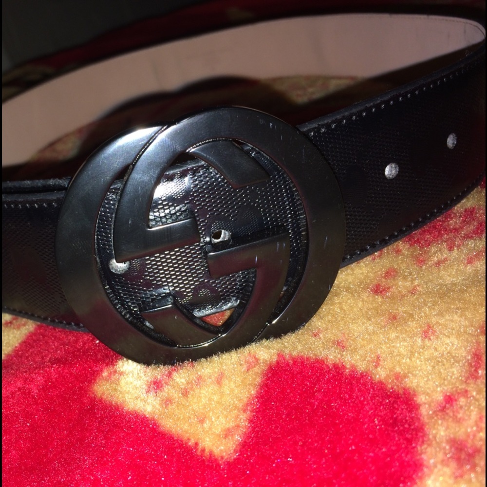 Black Gucci belt