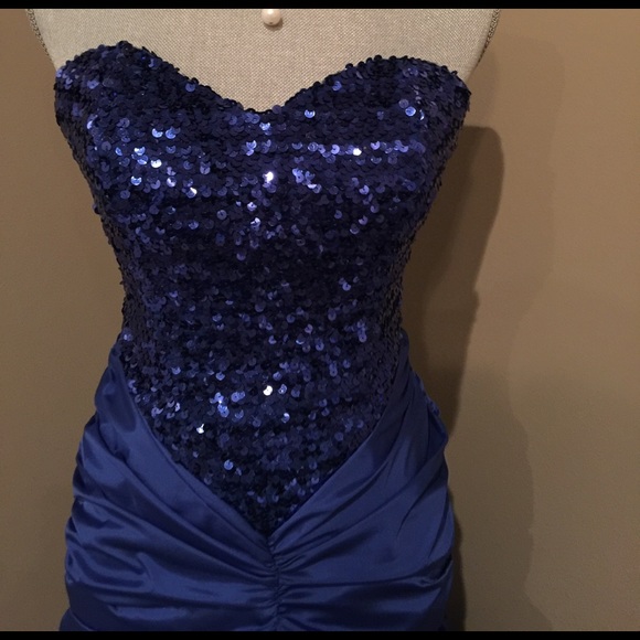 High low prom gown - Picture 3 of 5