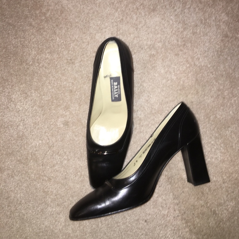 Classy work chunky heel