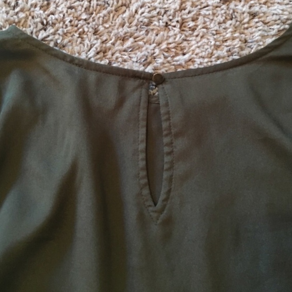 F21 olive green blouse size S - Picture 2 of 2
