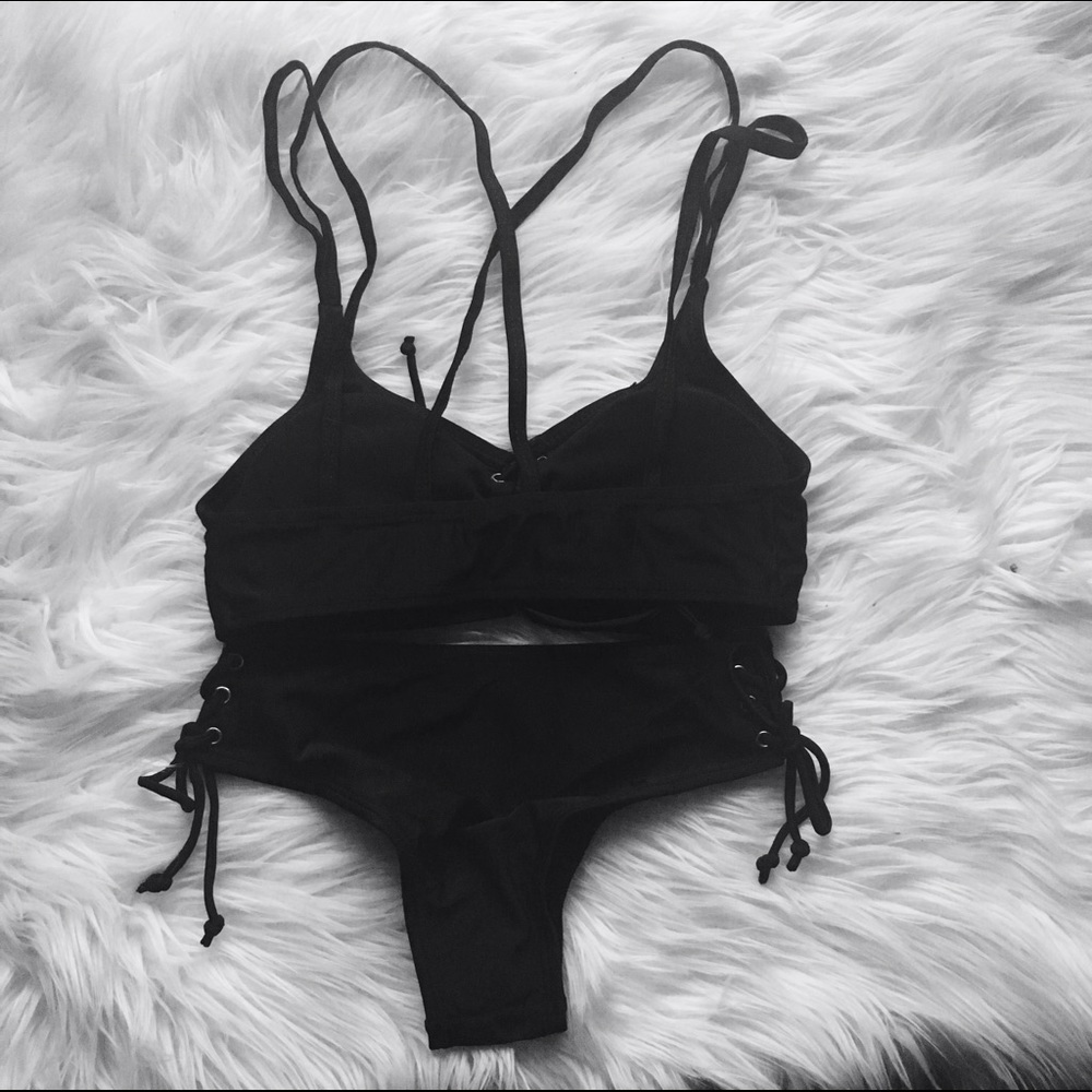 RESTOCKED 😍 Lace Up Black Bikini Set SPRING BREAK - Picture 3 of 4