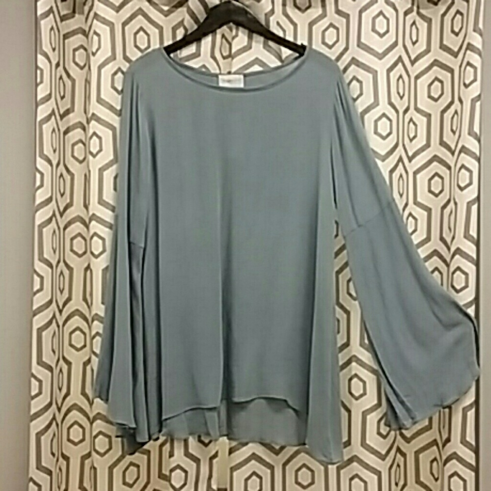 Bell sleeve tunic