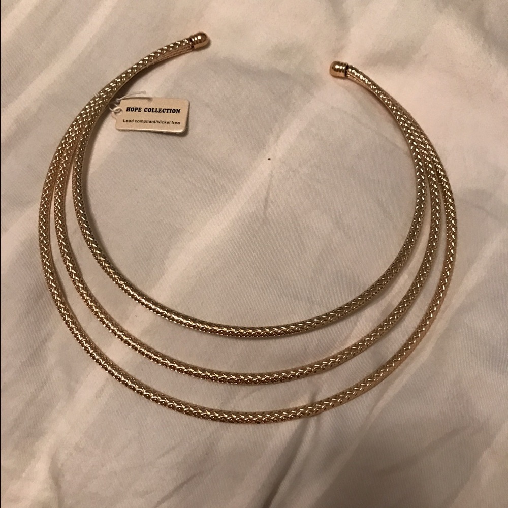 Elegant gold choker necklace