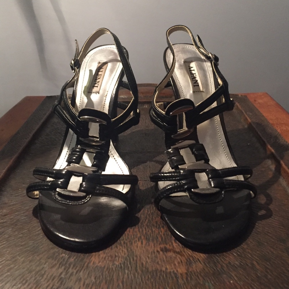 Black leather Alfani heels