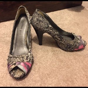 Madden girl gray heels women's size 6