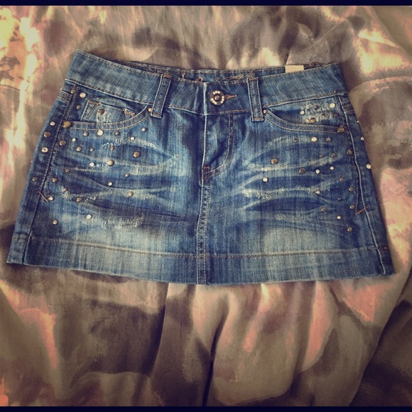 Mini Skirt - Picture 1 of 3