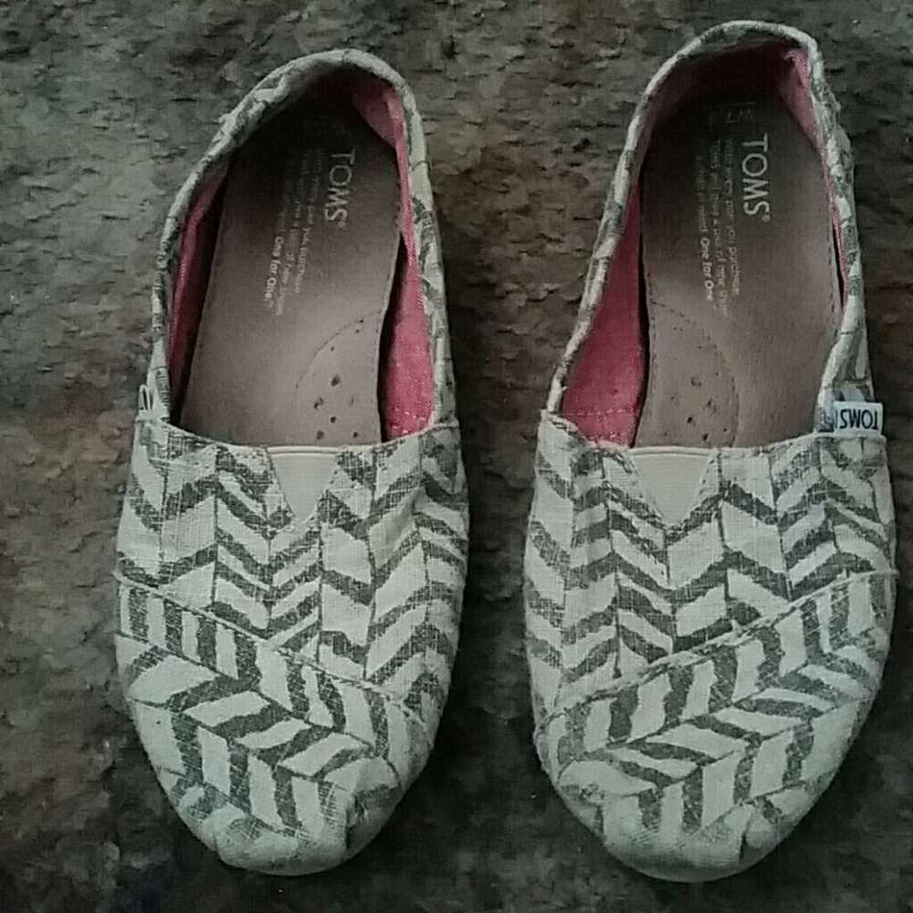 TOMS size 7.5