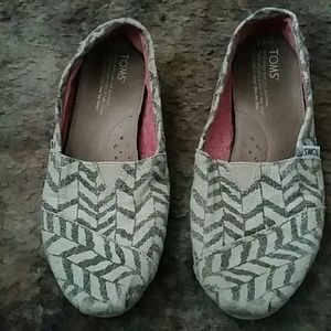 TOMS size 7.5