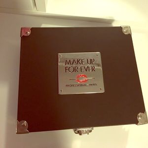 MAKE UP FOR EVER PROFESSIONAL PARIS PALETTE