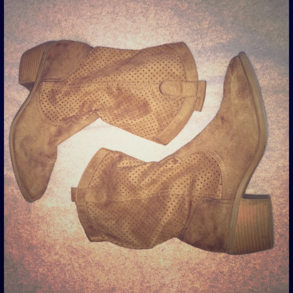 American Eagle Boots- Size 9.