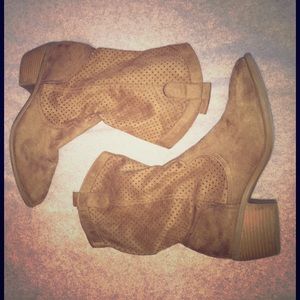 American Eagle Boots- Size 9.