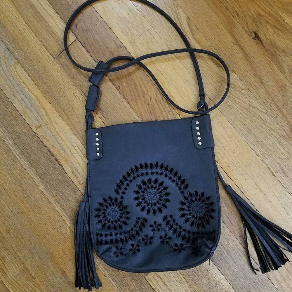 🆕PERFECT DARK GRAY FRINGE CROSSBODY - Picture 2 of 3