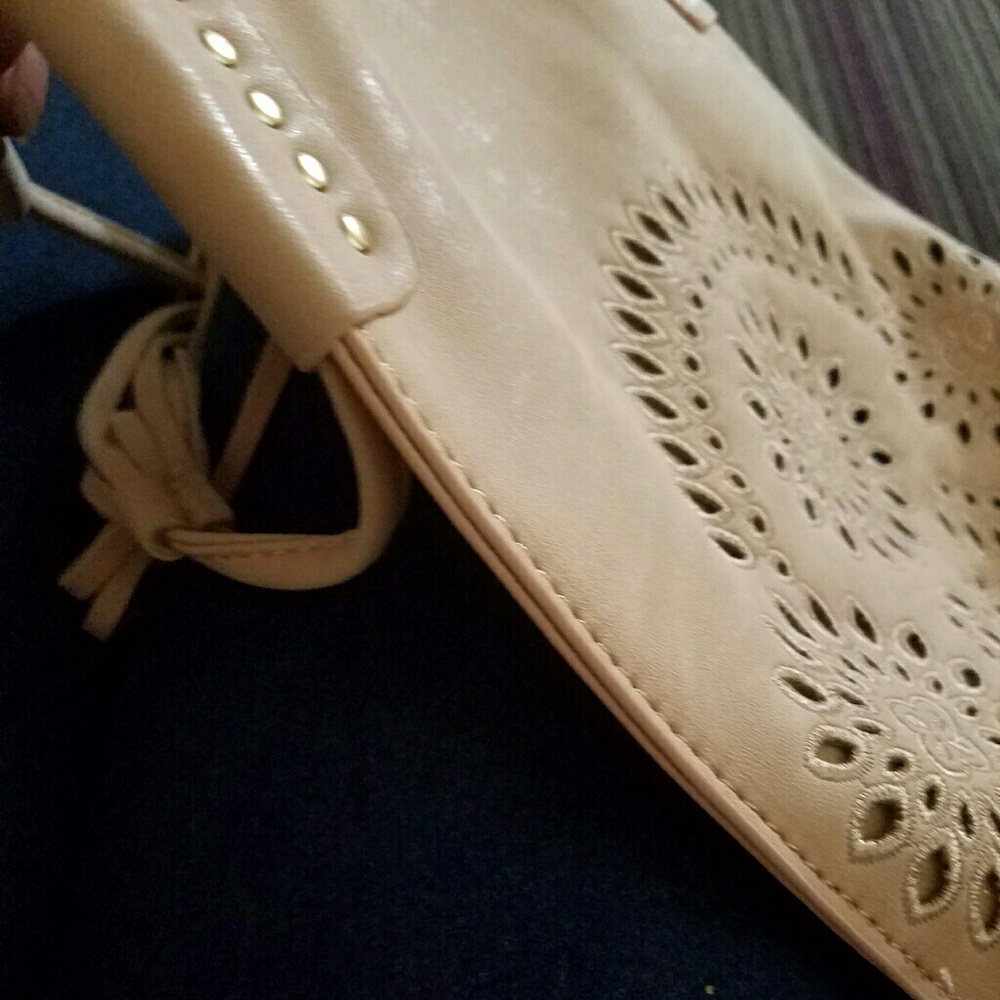 🆕PERFECT DARK GRAY FRINGE CROSSBODY - Picture 3 of 3