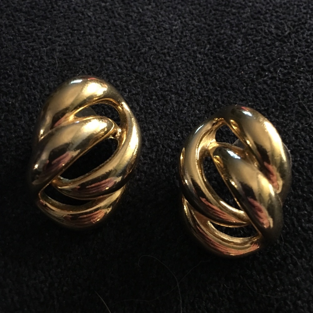 Gold pierced earrings