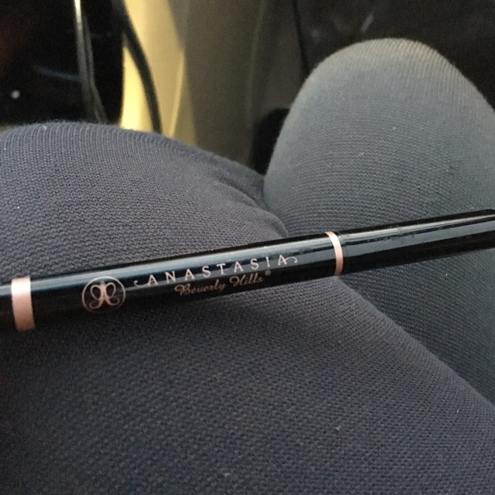 Anastasia Beverly Hills brow definer