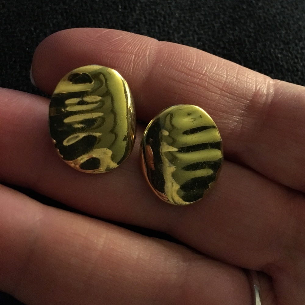 Gold pierced earrings