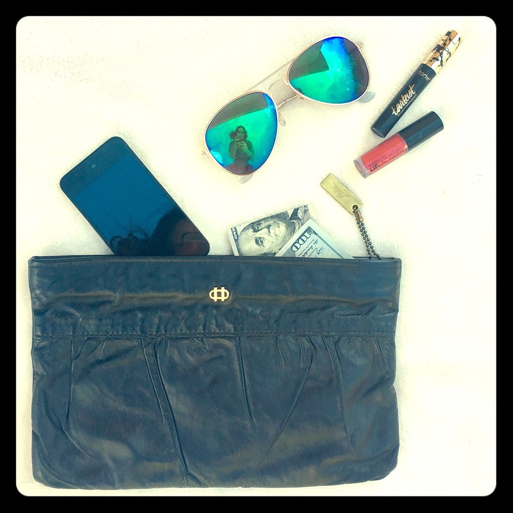 Versatile black Letisse clutch!