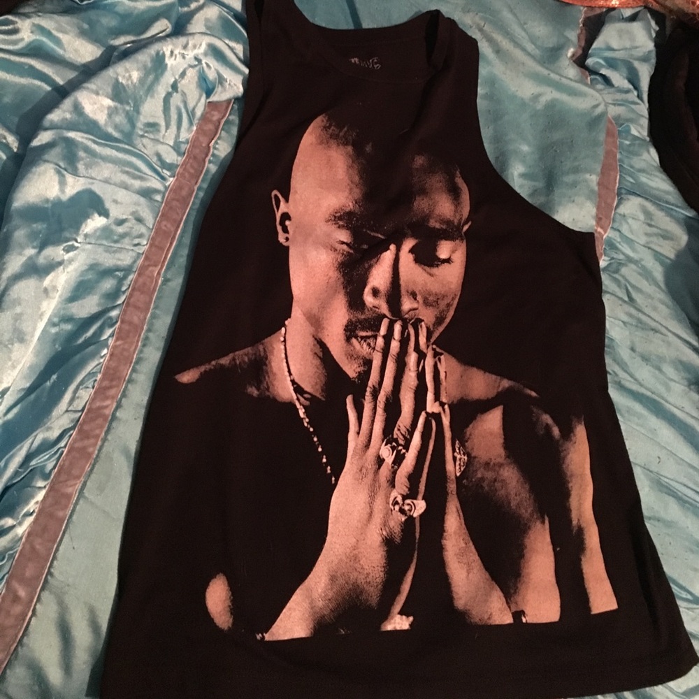 Black Tupac cut off/tank