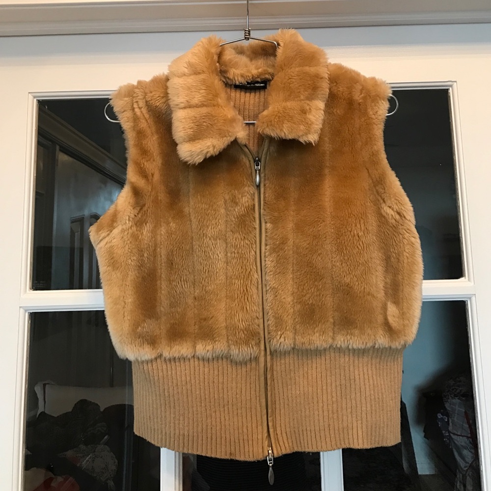 Essentials By Milano Butterscotch Vest. Size L.