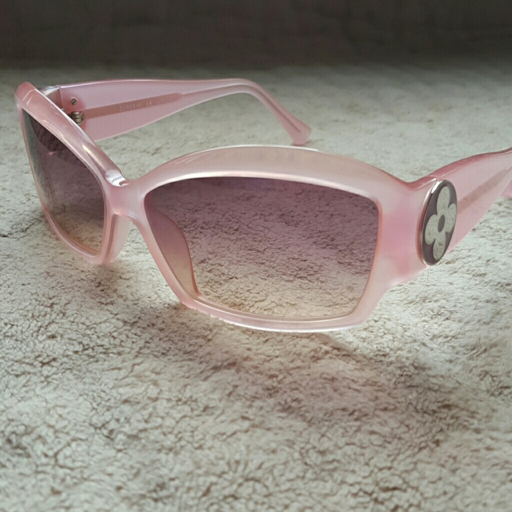 Authentic Louis Vuitton Pink Retro Sunglasses