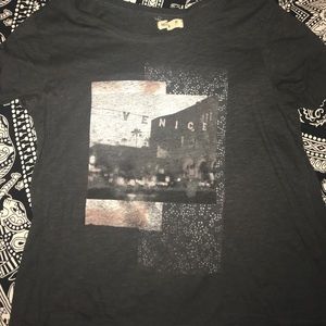 Gray Hollister tee