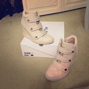 ALDO Bone colored sneaker wedges