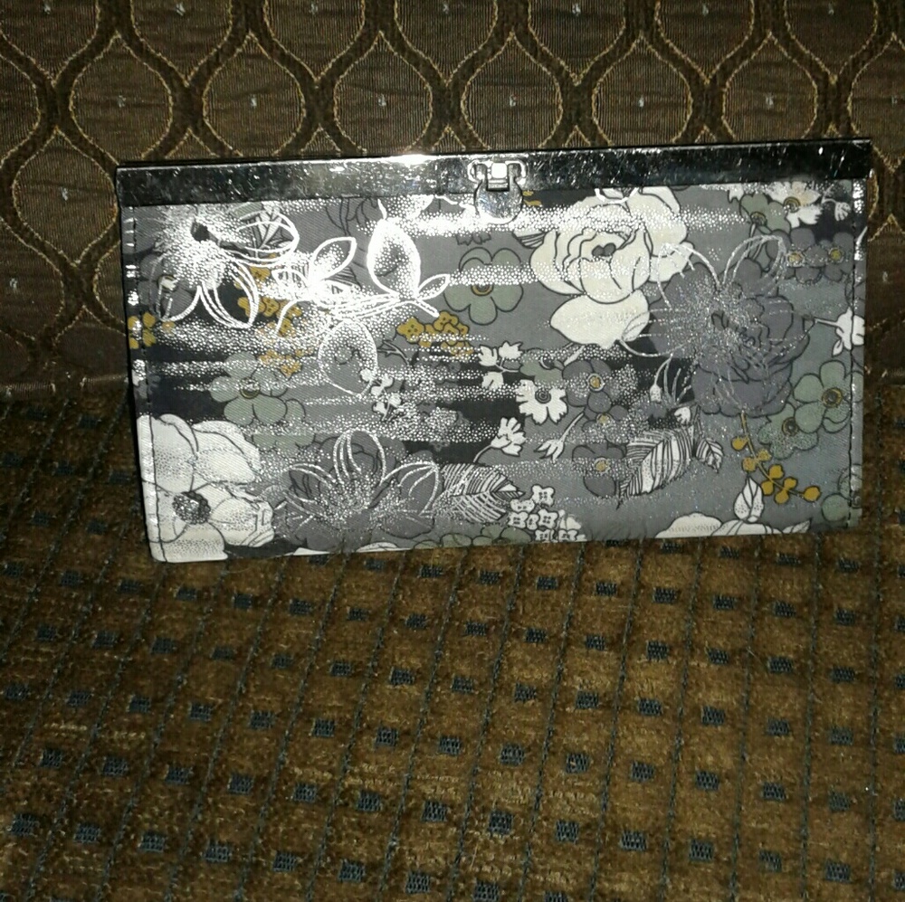 ❤FINAL REDUCTION- Floral Wallet