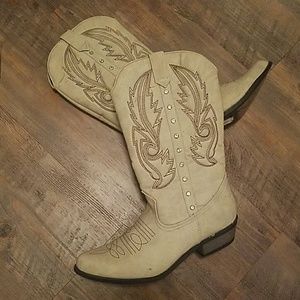 Buckle cowgirl boots