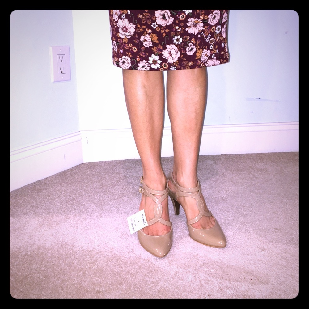 Super cute nude tahari heels