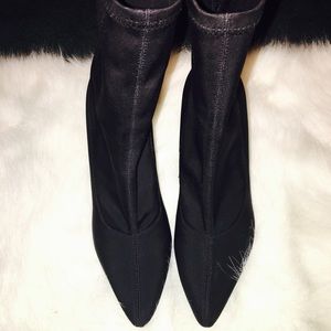 Thick heel bootie